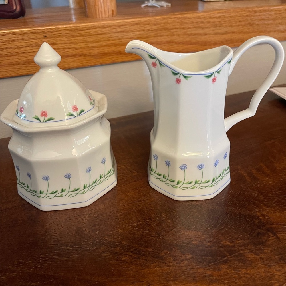 Christopher Stuart creamer and sugar bowl.  Spring flowers.
